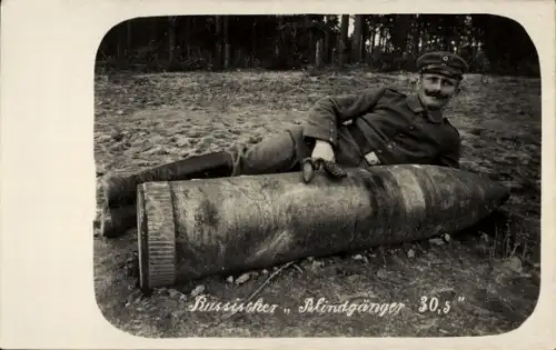 Foto Ak Deutscher Soldat, Russischer Blindgänger, I. WK