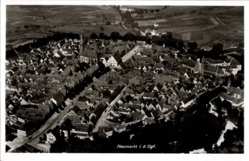Ak Neumarkt in der Oberpfalz, Luftaufnahme, dichte Bebauung,  Architektur, Stadtansicht