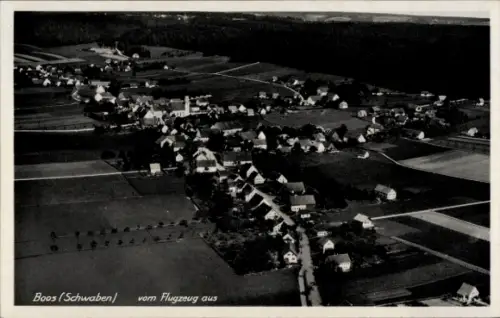 Ak Boos in Schwaben, Luftaufnahme von Boos, Schwaben, Wohnhäuser, Felder, Hügellandschaft