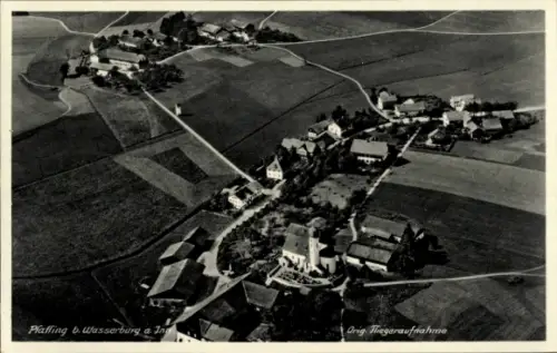Ak Wasserburg am Inn Oberbayern, Luftaufnahme von Plaffing, Felder, Häuser, keine Persönlichkeite
