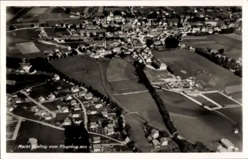 Ak Markt Grafing bei München Oberbayern, Luftaufnahme von Markt  landschaftliche Ansicht, schwarz