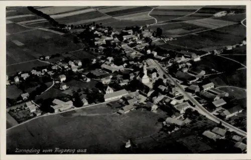 Ak Zorneding in Oberbayern, Luftbildaufnahme von  ländliche Umgebung, viele Häuser, Felder