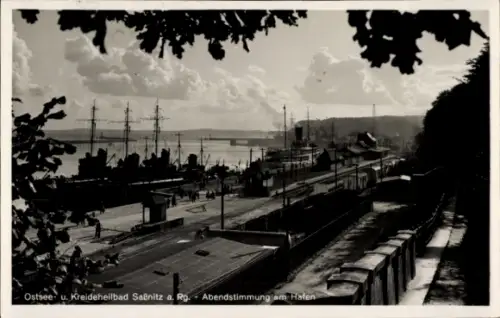Ak Sassnitz auf Rügen, Abendstimmung am Hafen