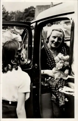 Ak Königin Juliana der Niederlande im Automobil, 18. Mai 1949