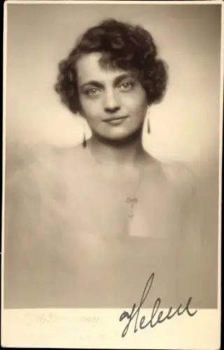 Foto Ak Frau-Porträt, Frisur, Ohrringe