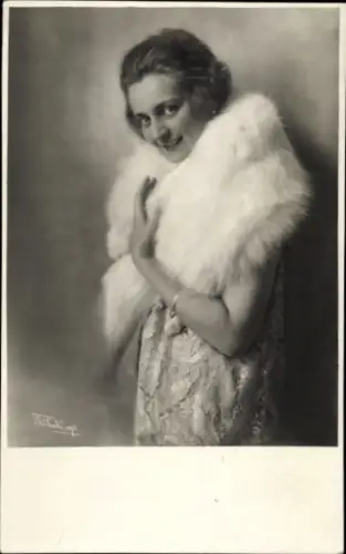 Foto Ak Frau-Porträt, Frisur, Pelzstola