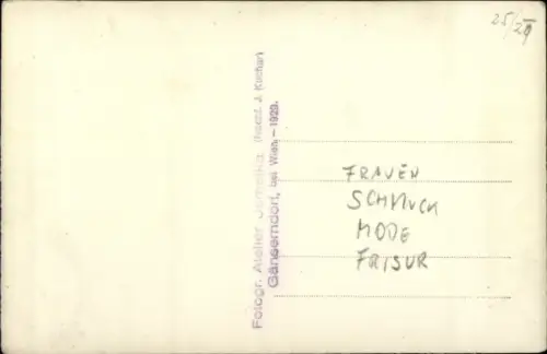 Foto Ak Frau-Porträt, Frisur, Perlen
