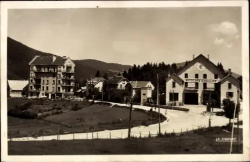 CPA Villard de Lans Isère, La Rotonde et la gare des Autocars