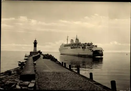 Ak Fährschiff MS Sassnitz bei der Ausfahrt, Signalturm