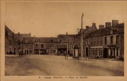Ak Lessay Manche, Marktplatz, Gebäude, Fahrzeuge,  Ansicht