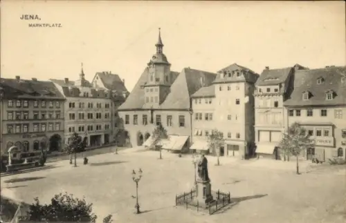 Ak Jena in Thüringen, Historischer Marktplatz, Stadthaus, Statue, Gebäude im Hintergrund
