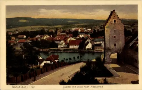 Ak Saalfeld an der Saale Thüringen, Blick auf  Saaltor, Häuser, Fluss, Landschaft
