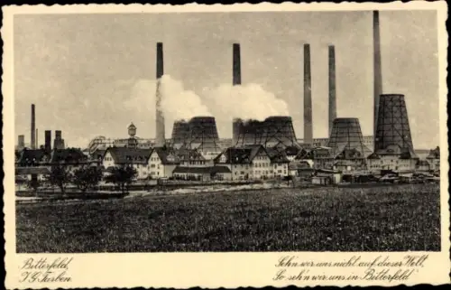 Ak Bitterfeld in Sachsen Anhalt, Industrieanlage, Rauch, Stadtansicht, alte , Text über Wiederseh