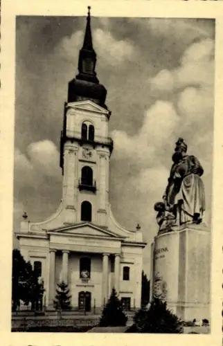 Ak Békés vármegye Ungarn, Hochhaus mit Glockenturm, Statue von Hősök, Wolkenhimmel
