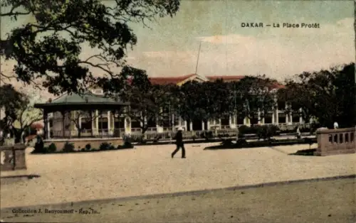 Ak Dakar Senegal, La Place Protêt, Parkanlage, Menschen, Bäume,  Gebäude
