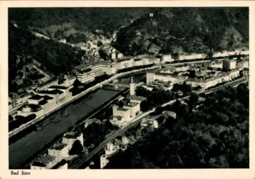 Ak Bad Ems an der Lahn, Luftaufnahme von  Fluss, Stadtansicht, Berge