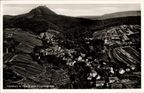 Ak Varnhalt Baden Baden am Schwarzwald, Luftaufnahme von  Yburg, Weinberge, Landschaft