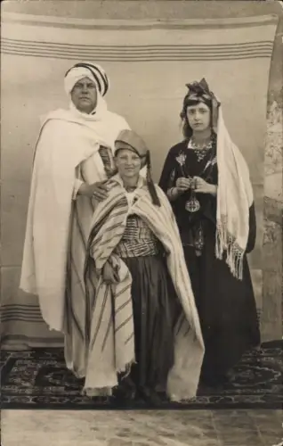 Foto Ak Familienbild, Familie in arabischen Tracht, verkleidet