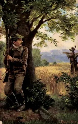 Künstler Ak Jäger versteckt sich hinter einem Baum