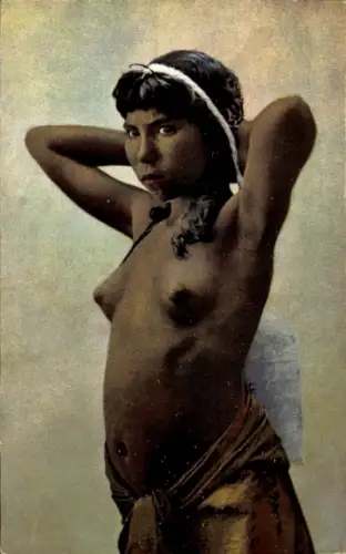 Ak Maghreb, Barbusige junge Frau