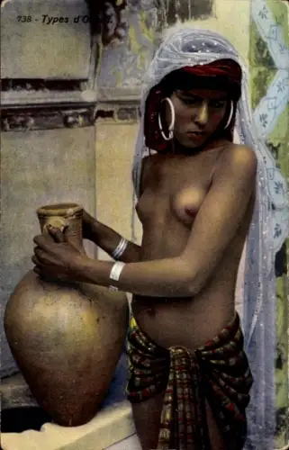 Ak Maghreb, Barbusige junge Frau, Wasserkrug