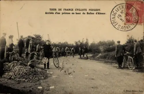 CPA Tour de France Cycliste Peugeot, Arrivee d'un peleton en haut du Ballon d'Alsace