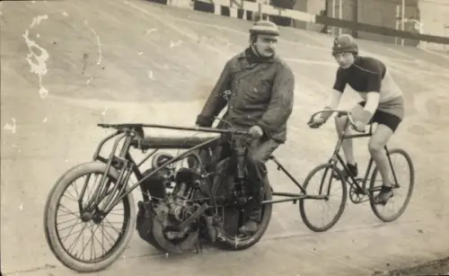 Foto Ak Radrennsport, Radrennfahrer, Schrittmacher