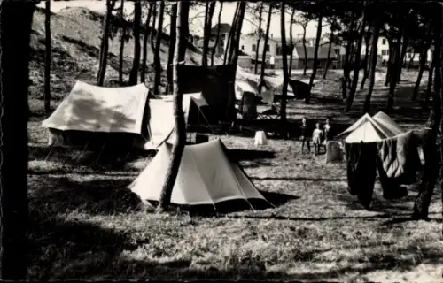 Ak Saint Gilles sur Vie Vendée, Campeurs dans les pins