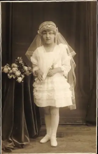 Foto Ak Erste Kommunion, Mädchen-Porträt