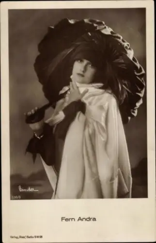 Ak Schauspielerin Fern Andra, Porträt, Sonnenschirm