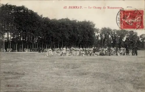 Ak Bernay Eure,  Le Champ de Manoeuvres