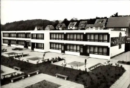 Ak Trusetal in Thüringen, Modernes Gebäude, Erholungsort, Gärten, Plattenbauten