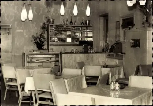 Ak Thüringer Wald, Hohe Möst, Restaurantinterieur, Tische, Stühle, Bar, gemütliche Atmosphäre