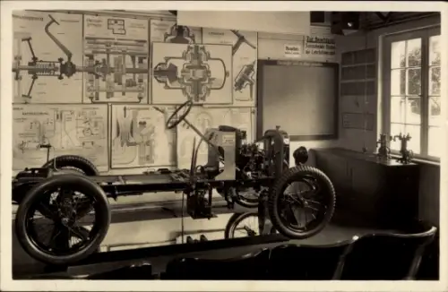 Foto Ak Fahrschule, Unterrichtsraum, Auto