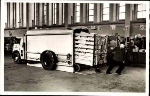 Foto Deutsche Bundespost, Transporter, Pakete, Post