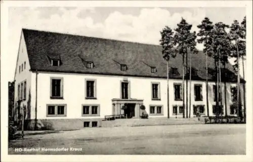 Ak Hermsdorf Ottendorf Okrilla Sachsen, HO-Rasthof Hermsdorfer Kreuz, s Gebäude, Bäume im Vorderg