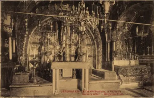 Ak Jerusalem Israel, Bild des Golgatha Altars, religiöse Ausstattung, Dunkelheit, Kandelaber