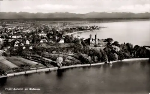 Ak Friedrichshafen am Bodensee, Luftaufnahme von Friedrichshafen, Bodensee, malerische Landschaft