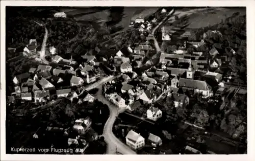 Ak Kupferzell in Württemberg, Luftaufnahme,  vieler Häuser, Straße, Kirche