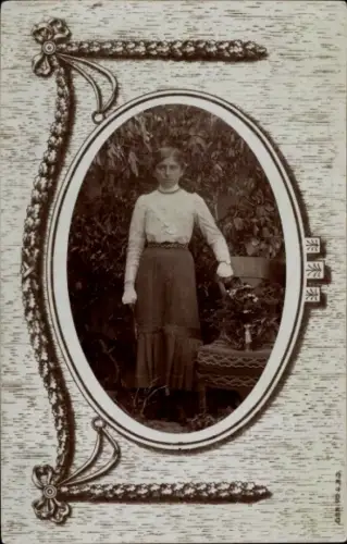 Passepartout Ak Porträt einer jungen Frau, Rock, Bluse