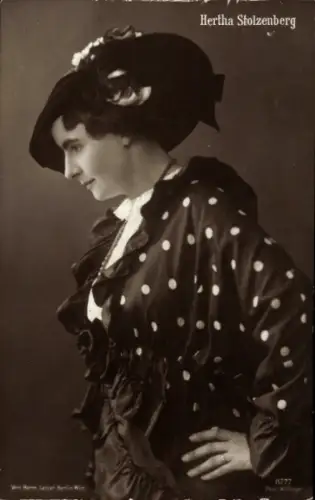 Ak Opernsängerin Hertha Stolzenberg, Seitenportrait, Hut
