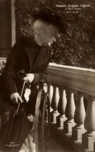 Ak Kaiserin Auguste Viktoria, Exil im Haus Doorn, Rollstuhl, Liersch 7952