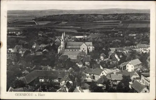 Ak Gernrode Quedlinburg im Harz, Luftaufnahme von Gernrode, Kirchturm sichtbar, ländliche Umgebun