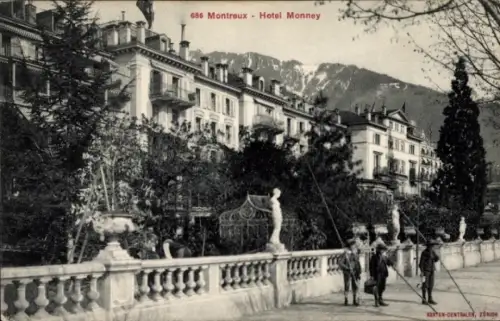 Ak Montreux Kanton Waadt Schweiz, Hotel Monney, Berglandschaft, Bäume, Statuen, Spaziergänger