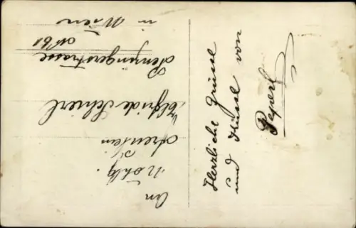 Foto Ak Junge und Dackel, Porträt, Sitzbank