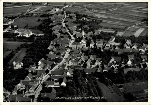 Ak Schutterwald in Baden Württemberg, Luftaufnahme von  Wohngebäude, Straßen, Landschaft