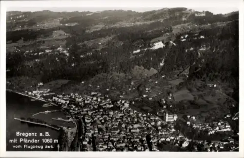 Ak Bregenz am Bodensee Vorarlberg, Luftaufnahme von  Pfänder 1060 m, klare Sicht, schwarz-weiß