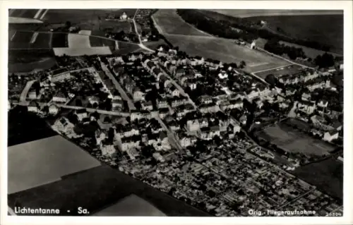 Ak Lichtentanne Sachsen, Luftaufnahme von  viele Häuser, ländliche Umgebung