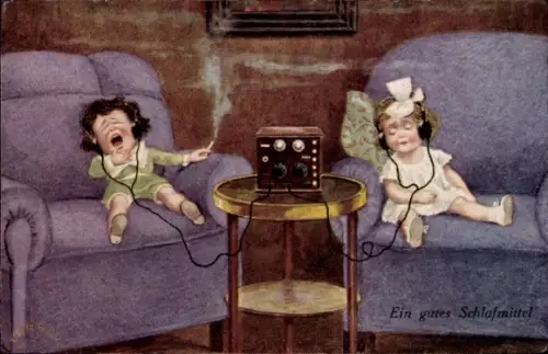 Ak Radio, rauchende Kinder auf einem Sofa, Gutes Schlafmittel