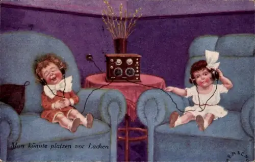 Ak Radio, Kinder auf einem Sofa, Man könnte platzen vor Lachen, Radio